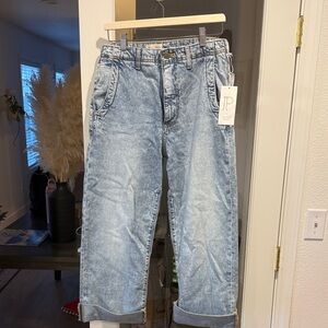 Pilcro Women’s Relaxed Light Wash Jeans